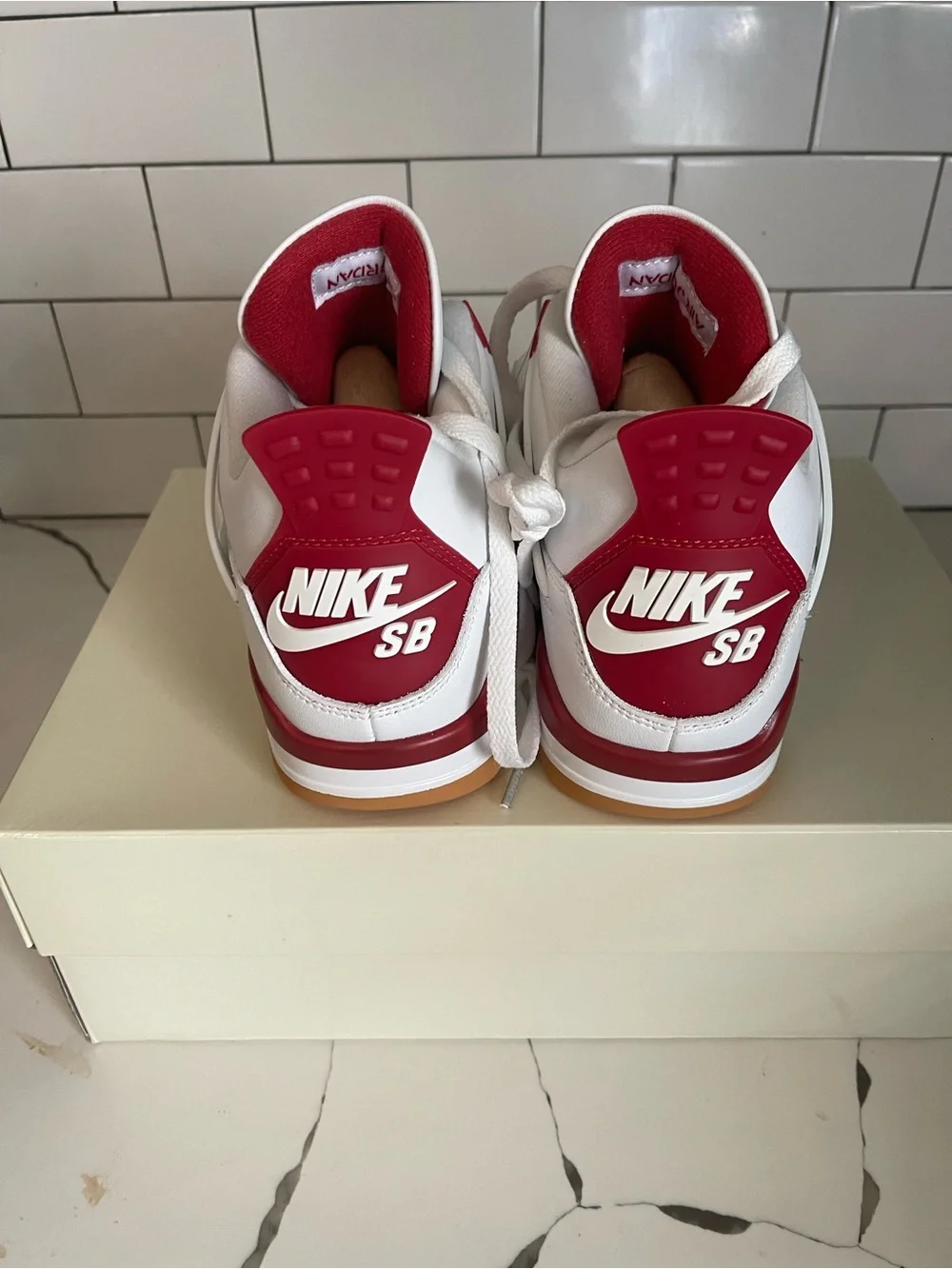 Men’s Retro 4 SB Varsity Red Size 7.5.